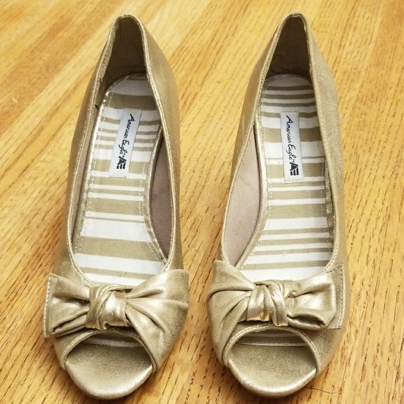 American Eagle Outfitters Shoes - American Eagle Pumps/Heels Gold Size 71/2